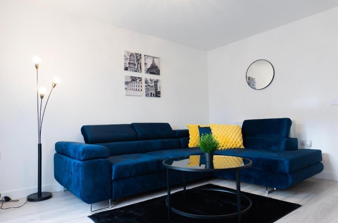 Вилла Stylish House With Private Parking Глазго Экстерьер фото